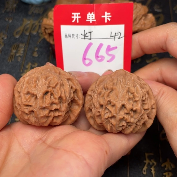 吊坠桃核文玩了吗