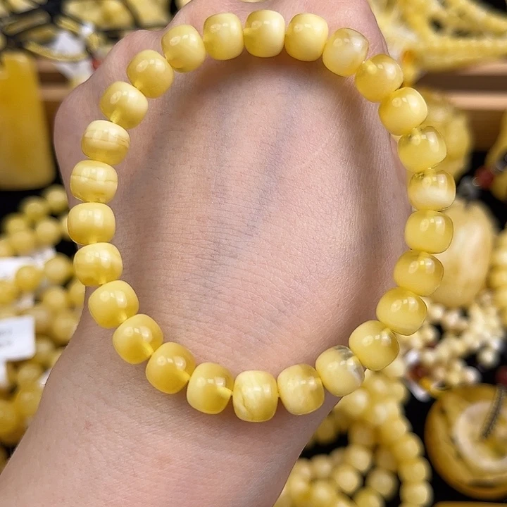 琥珀未镶嵌颈饰琥珀，多样性发其一