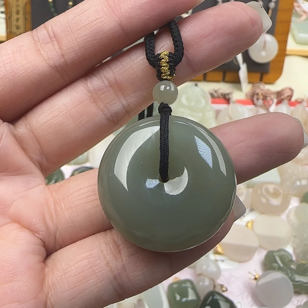 開***和田玉未镶嵌颈饰