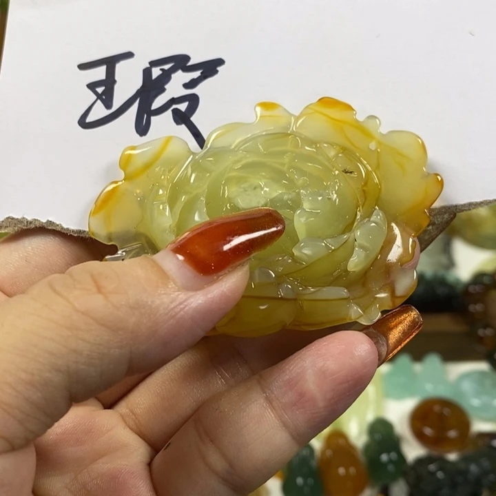 蛇纹石玉未镶嵌吊坠