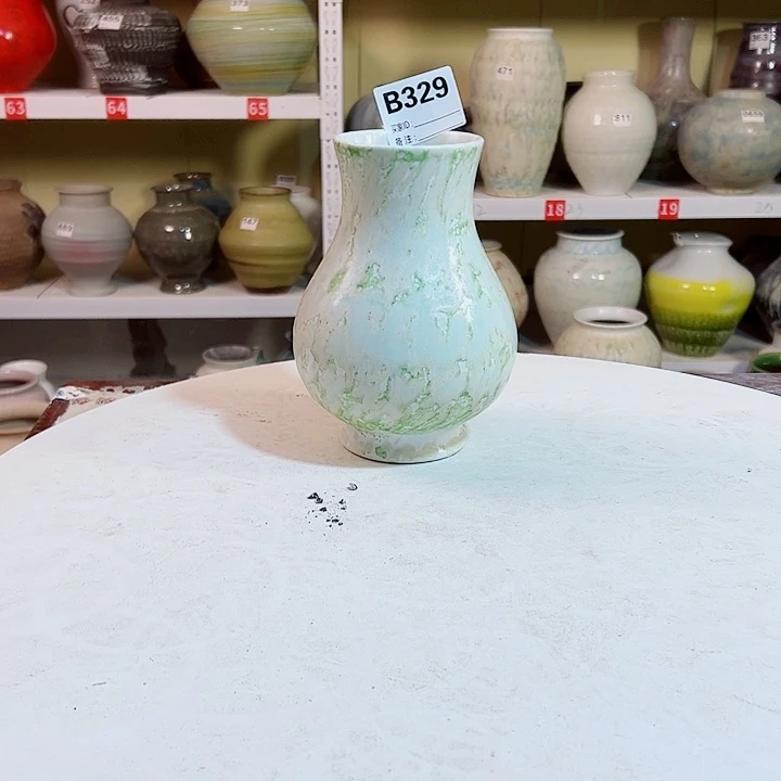 花瓶白泥高19口8。  329