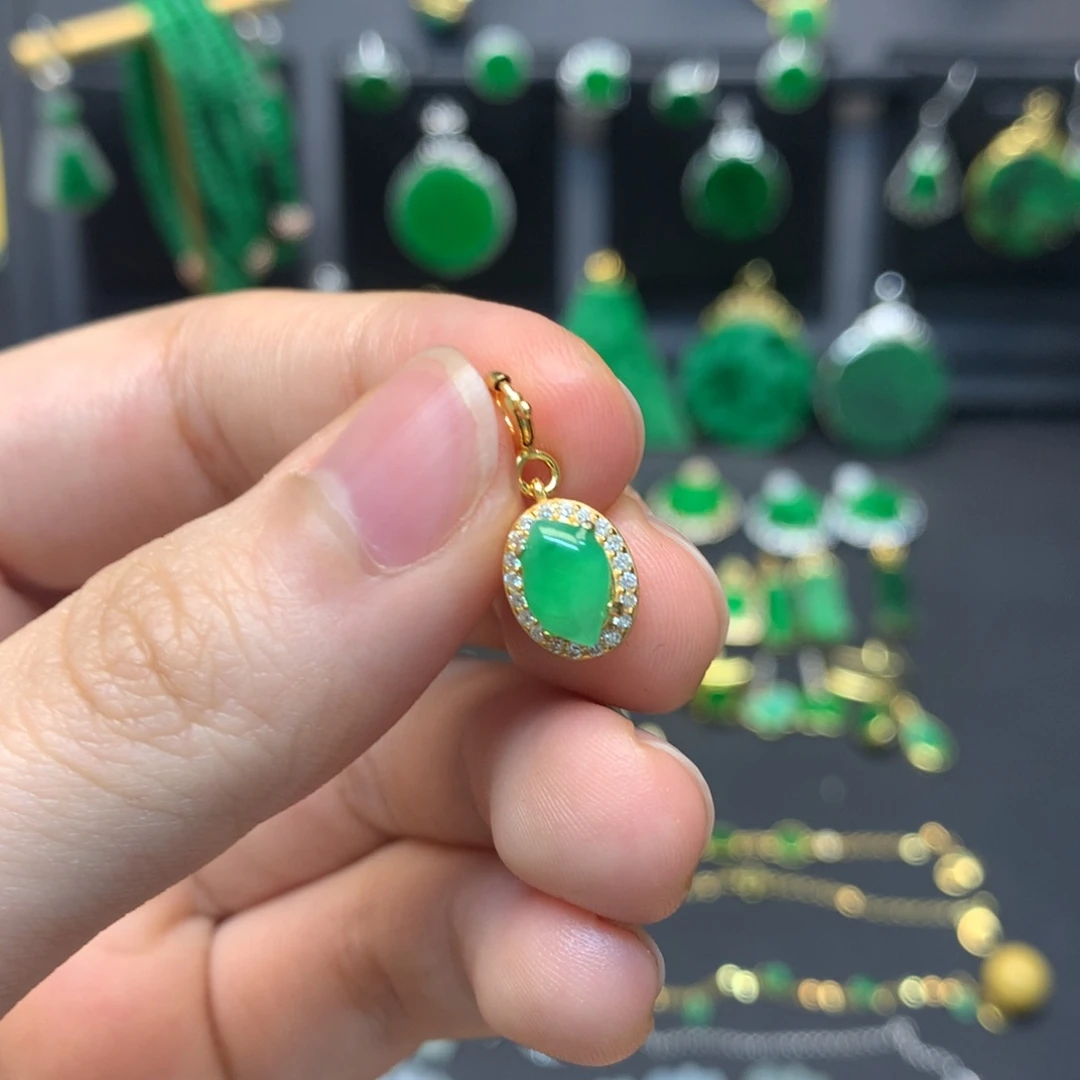 翡翠未镶嵌吊坠(不含链)有纹裂