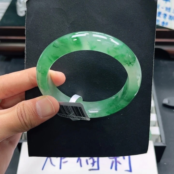 石英质玉（非洲翠）未镶嵌手镯