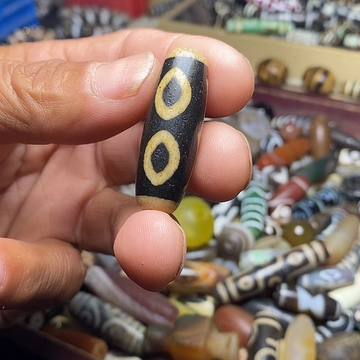 天然辰砂玛瑙珠子