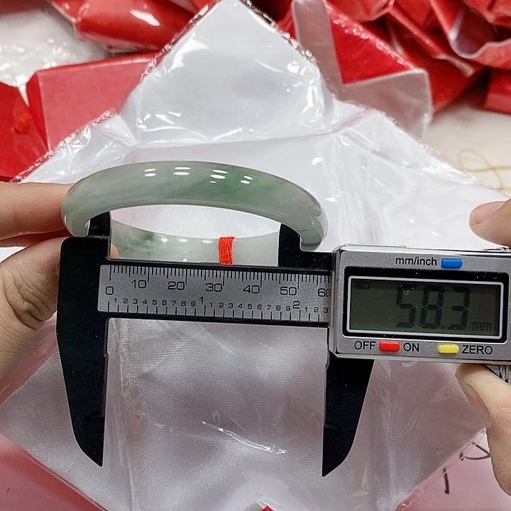 翡翠手镯未镶嵌251