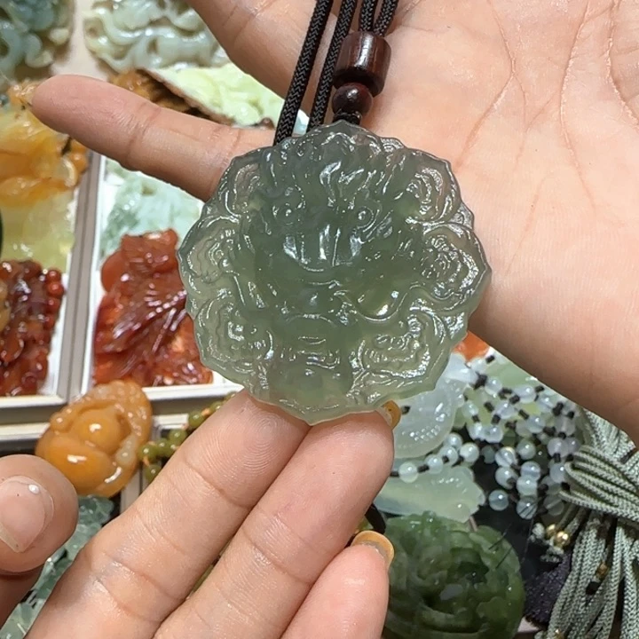 蛇纹石玉未镶嵌吊坠