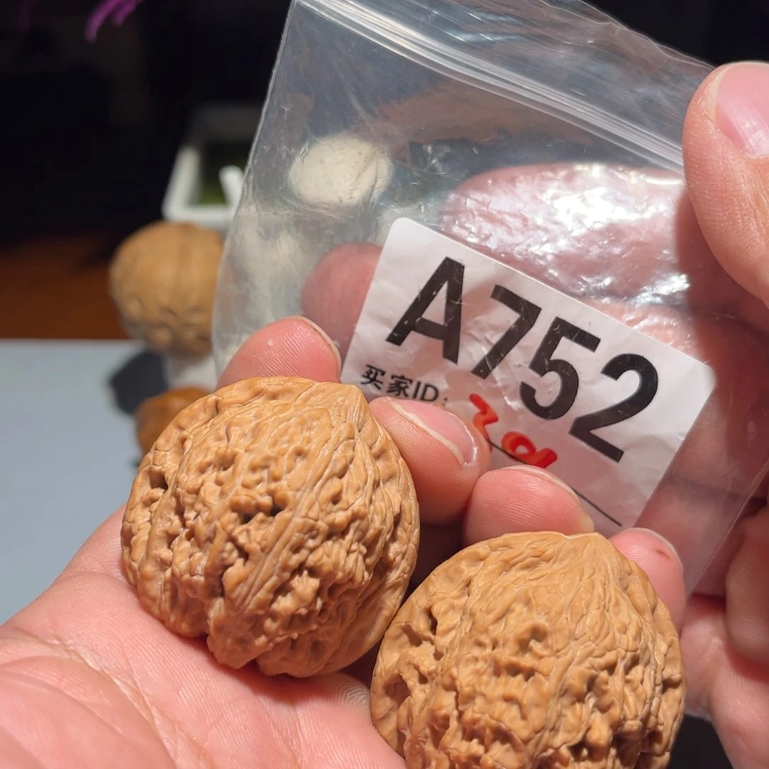 文玩核桃把件39全品绣球