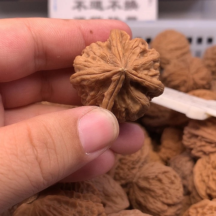 运***力文玩核桃吊坠核桃