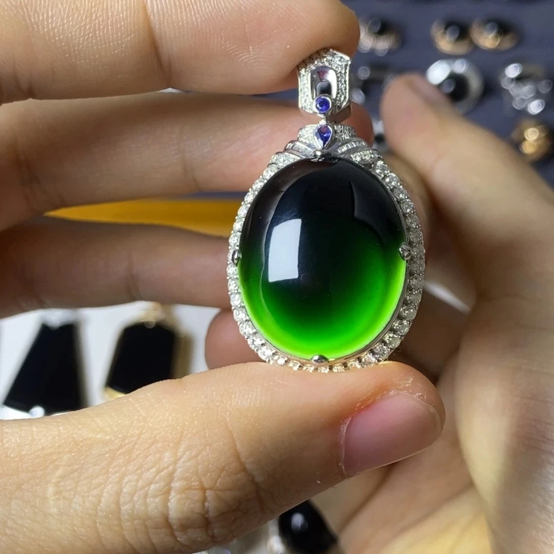 缅甸翡翠墨翠吊坠