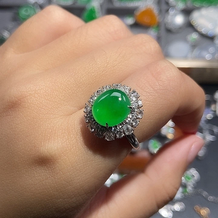 颈饰18K金镶嵌翡翠