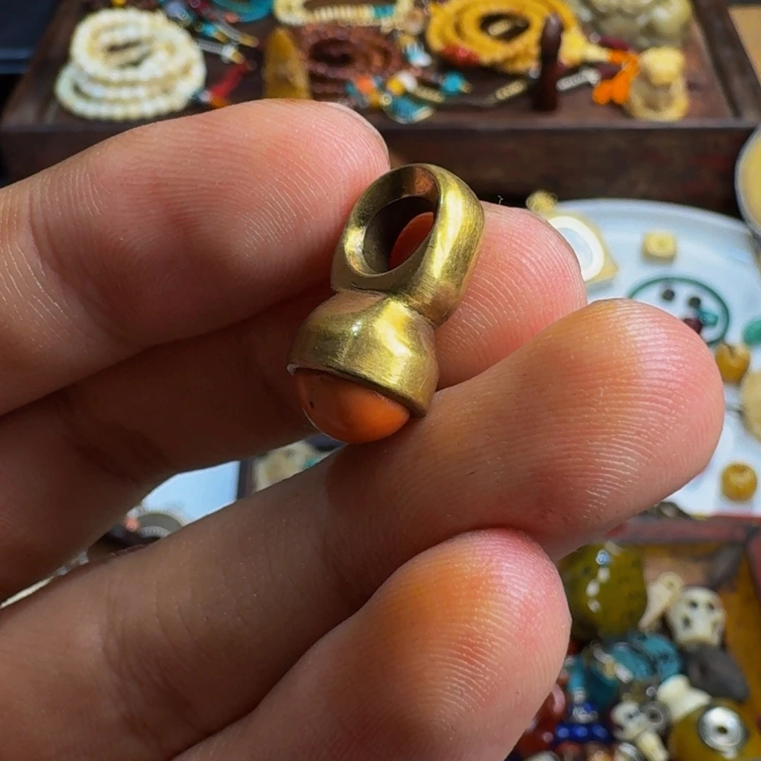 孫****玻璃颈饰藏传琉璃小元素