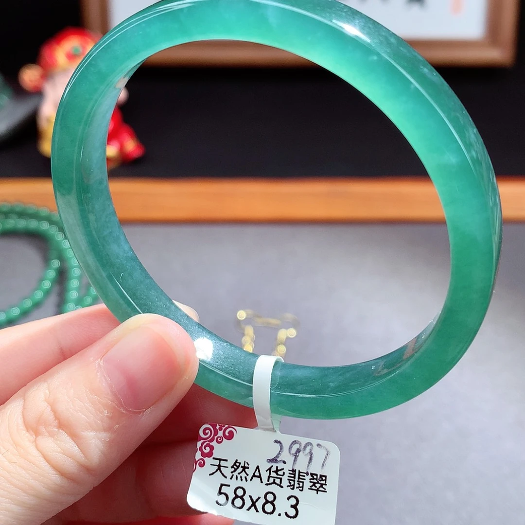 翡翠手镯（圆镯）未镶嵌