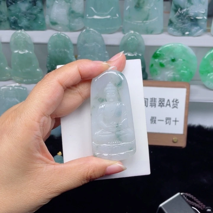 颈饰未镶嵌翡翠大日如来