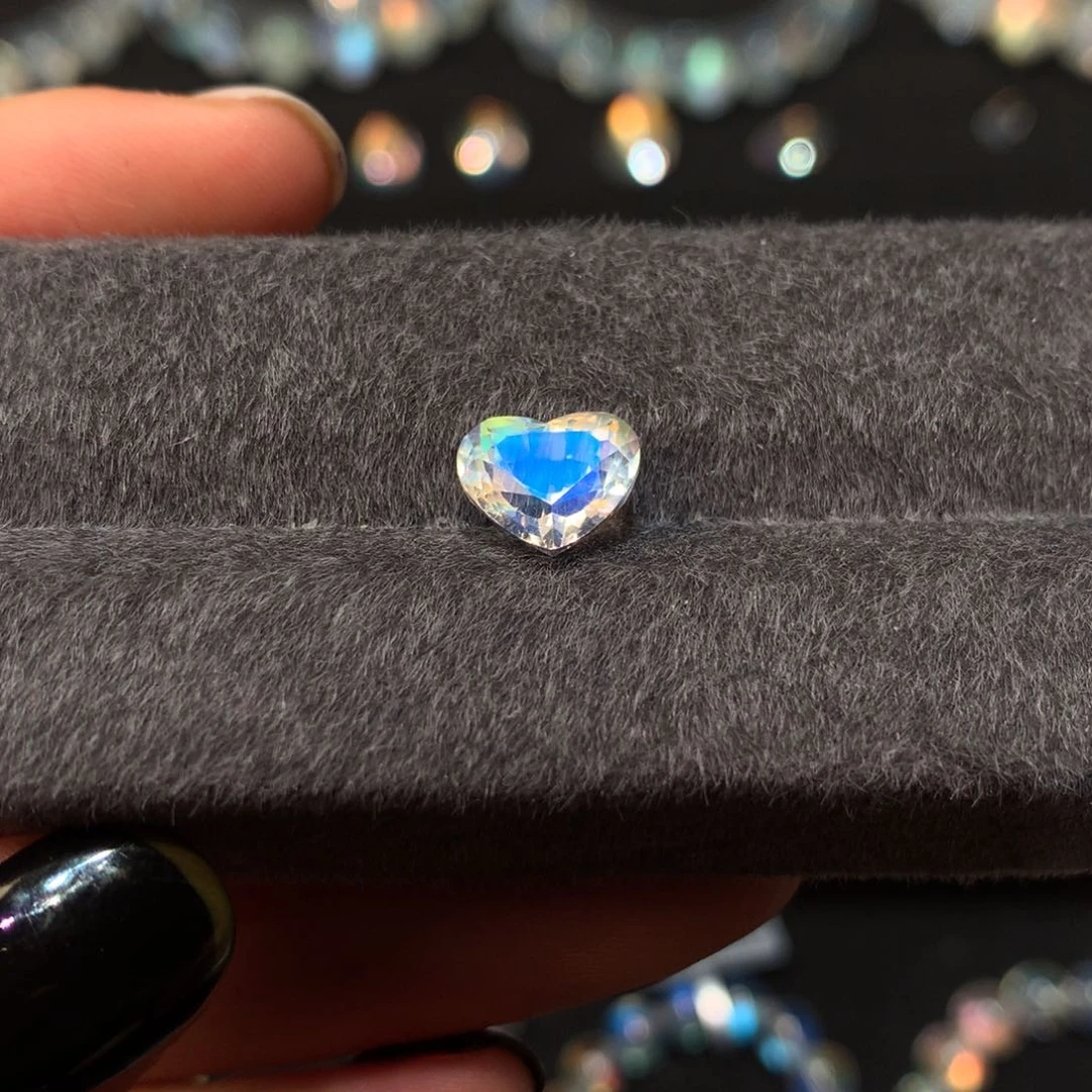 未镶嵌裸石月光石木*枭