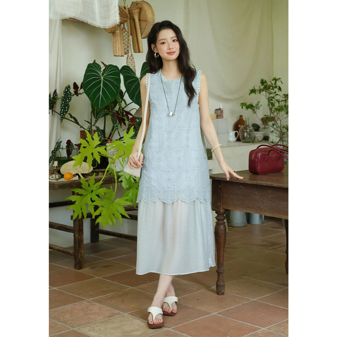 谜秀｜法式刺绣假两件背心裙女2025夏季高级感气质度假风连衣裙