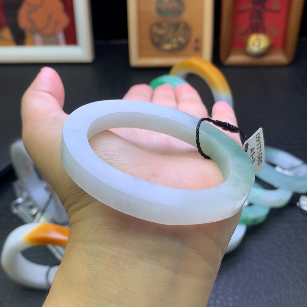定制翡翠未镶嵌翡翠手镯