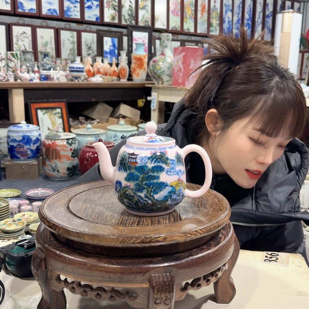 摆件瓷/////景德镇陶瓷瓷器。