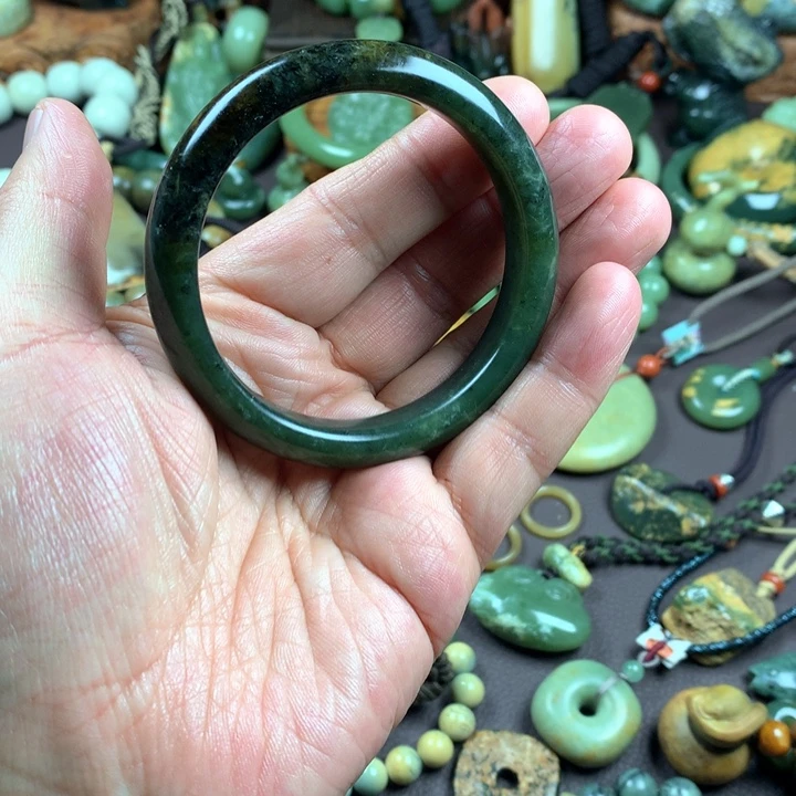 吊坠(赠链)未镶嵌岫岩河磨玉（透闪石质玉）