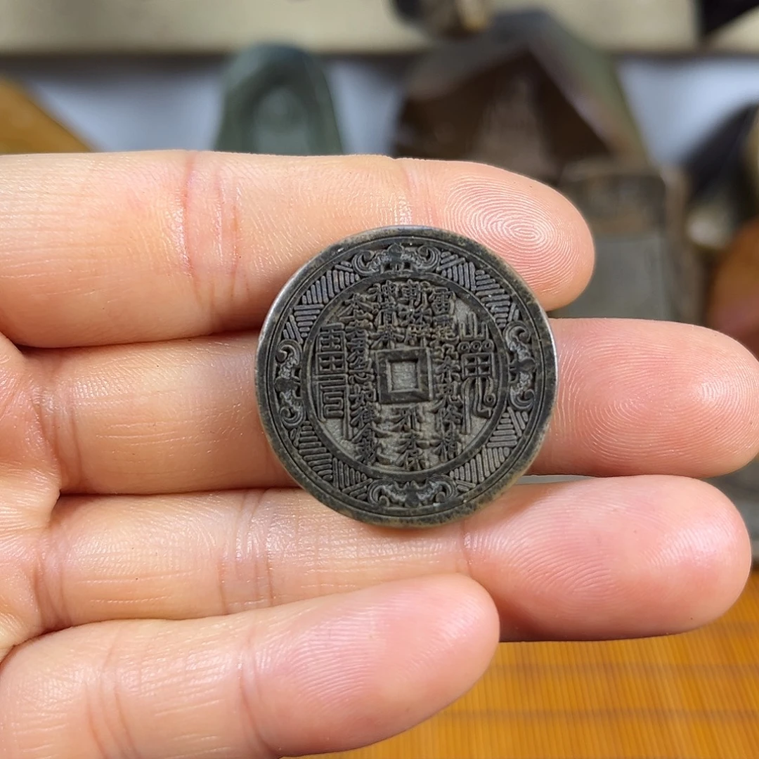新疆原石雕刻手把件