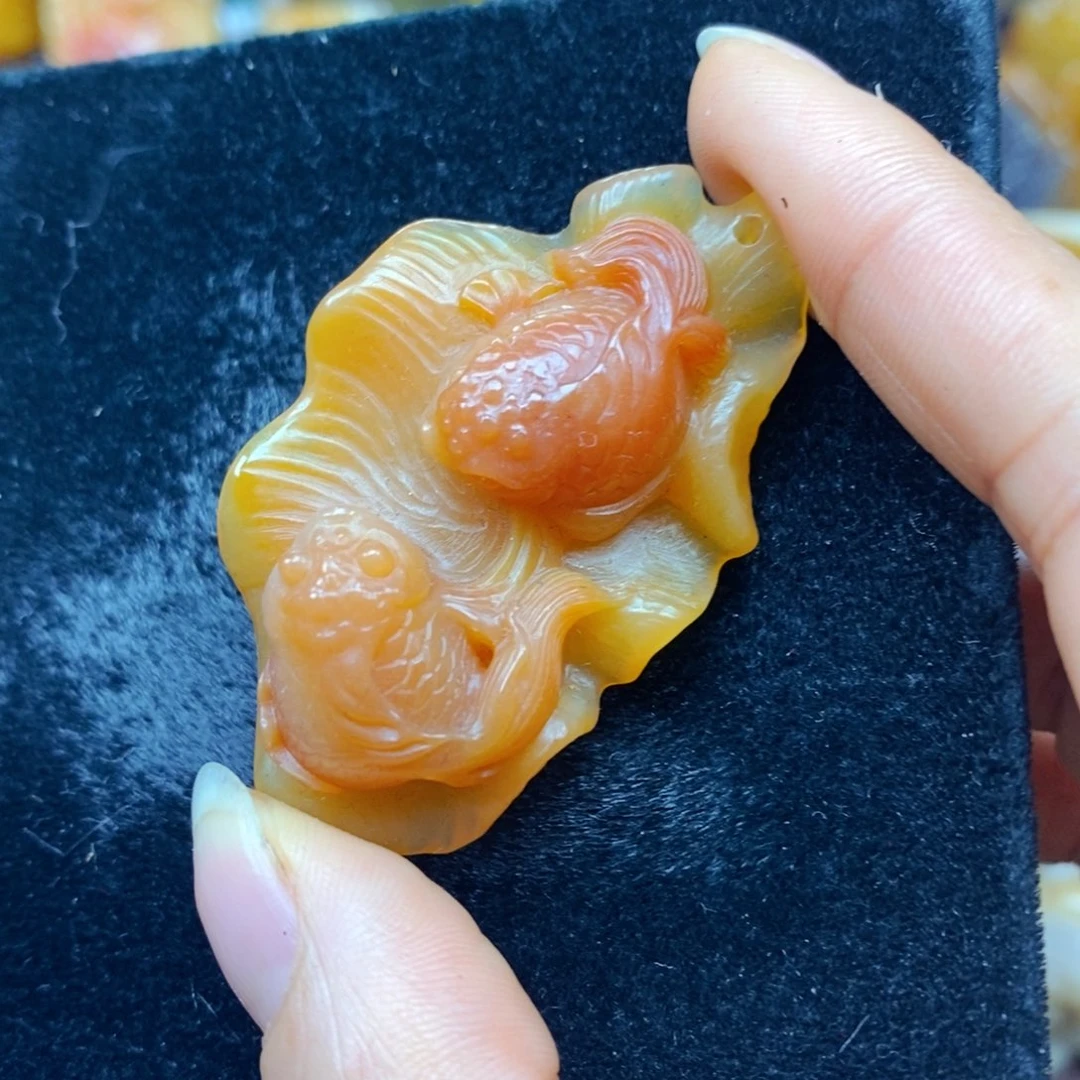 未镶嵌石英质玉（黄龙玉）颈饰