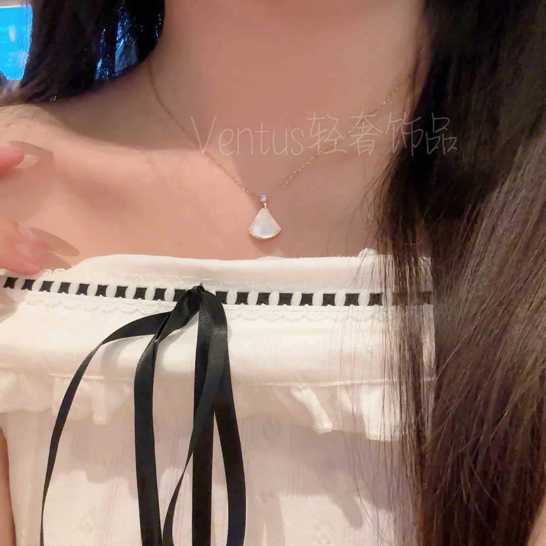 铜合金项链 铜合金 扇形小裙子女轻奢简约百搭精致锁骨链颈链