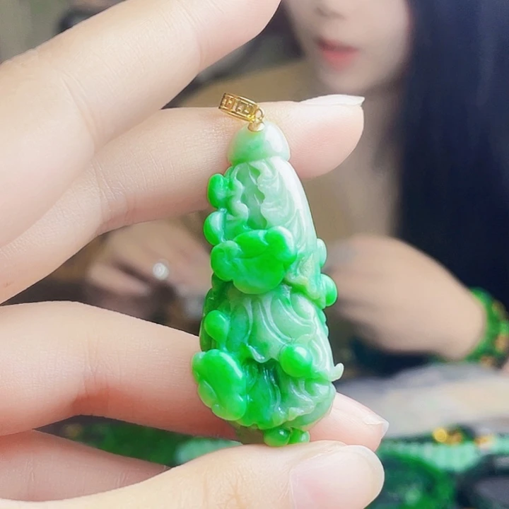 翡翠18K金镶嵌颈饰多样性