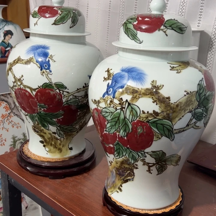 瓷片釉里红金鼠旺财将军罐一对