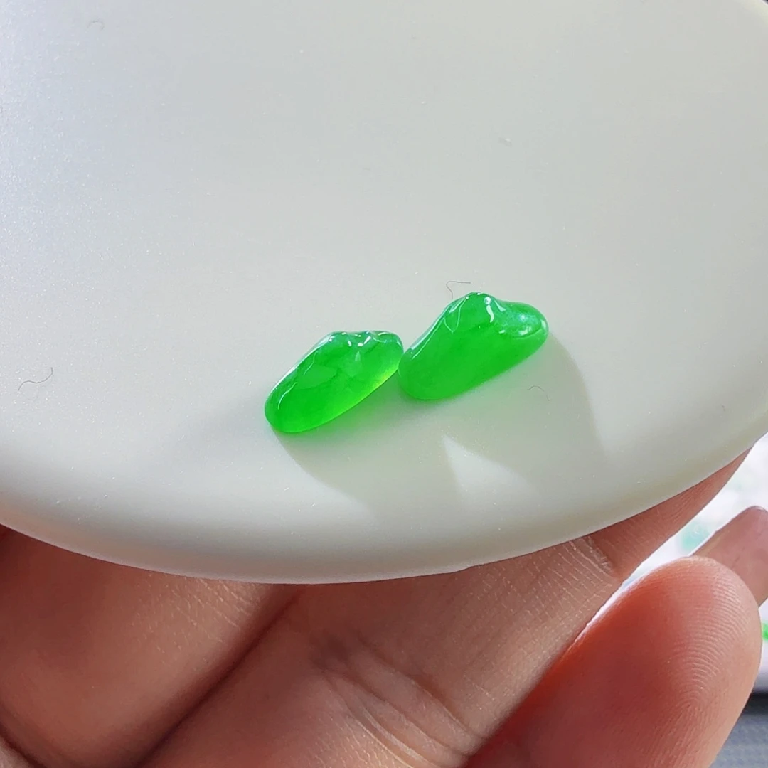 颈饰未镶嵌翡翠裸石