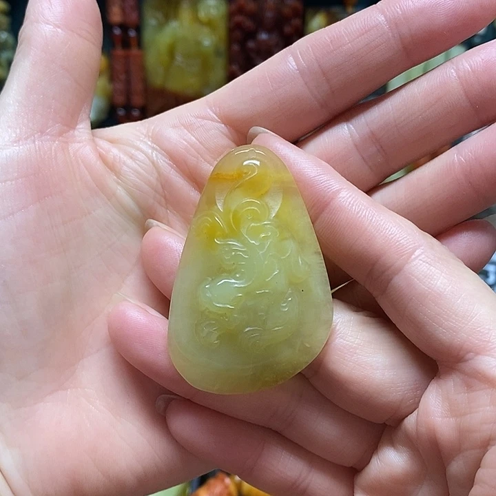 岫玉未镶嵌吊坠(赠链)