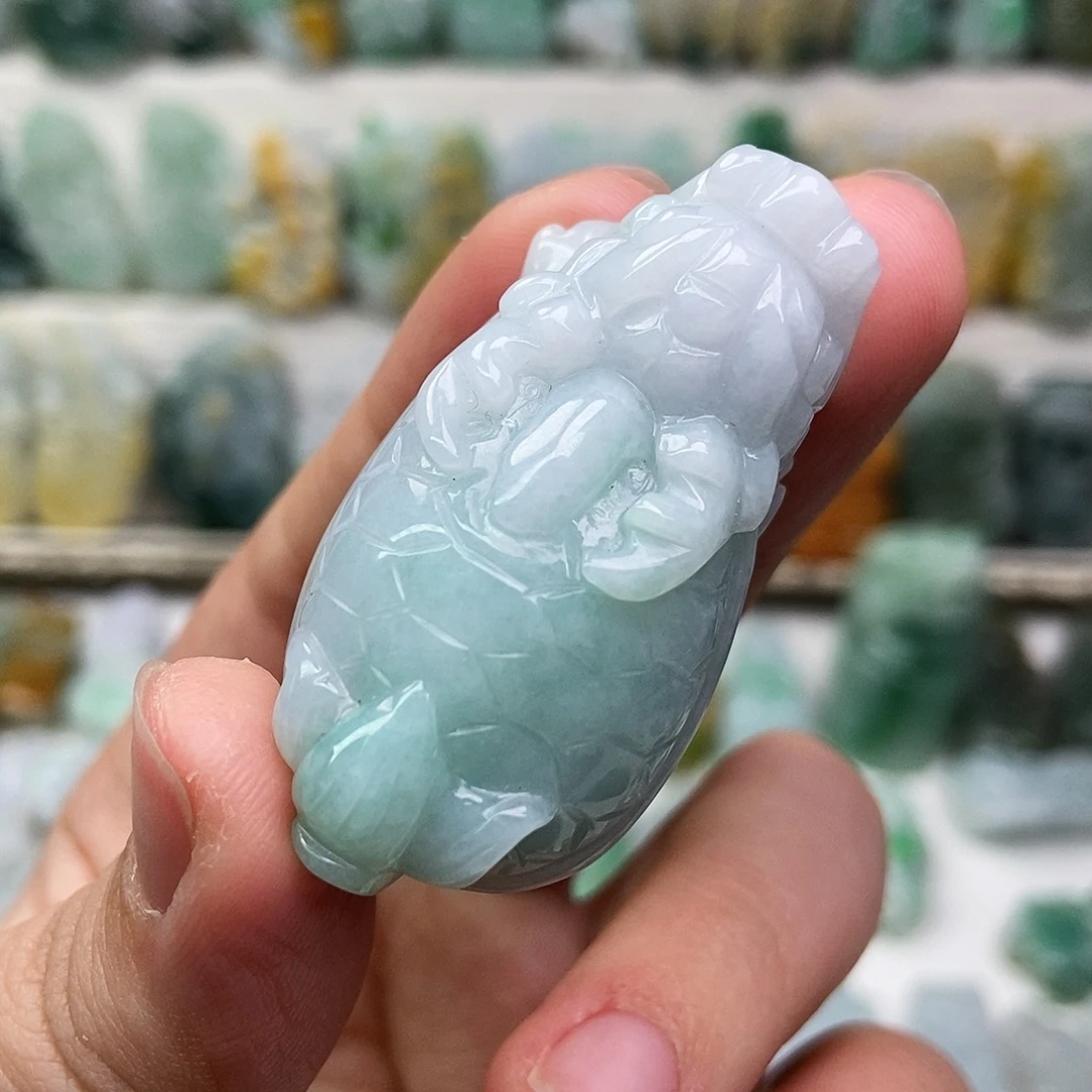 翡翠未镶嵌吊坠(赠链)