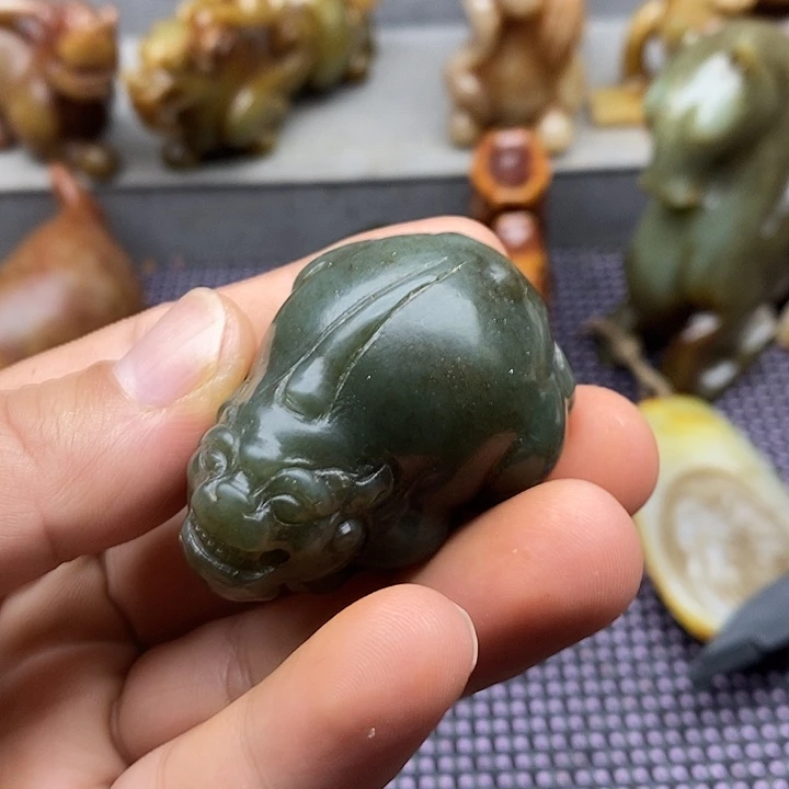 未镶嵌蛇纹石玉颈饰