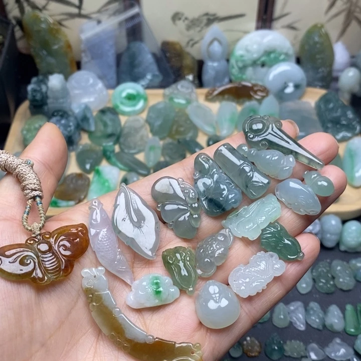 翡翠未镶嵌颈饰吊坠一个