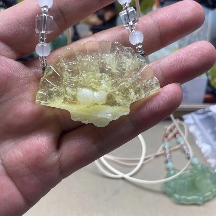 蛇纹石玉未镶嵌颈饰