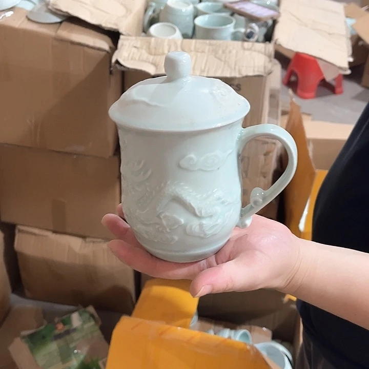 瓷片青瓷龙凤杯两个，微瑕包邮