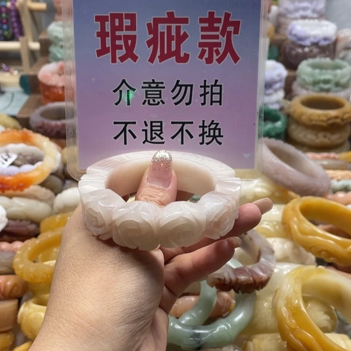 芸***清石英质玉未镶嵌手镯