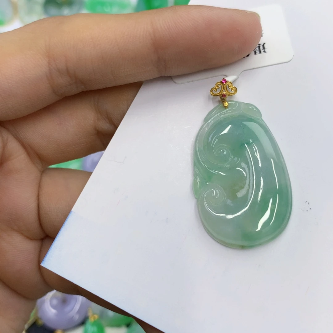 翡翠18K金镶嵌颈饰翡翠