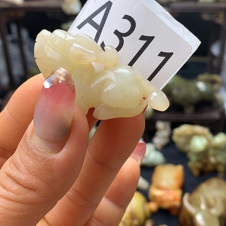 和田玉未镶嵌车挂