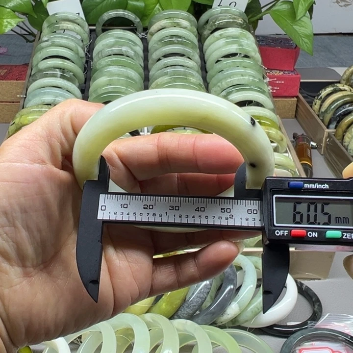 蛇纹石玉未镶嵌手镯37