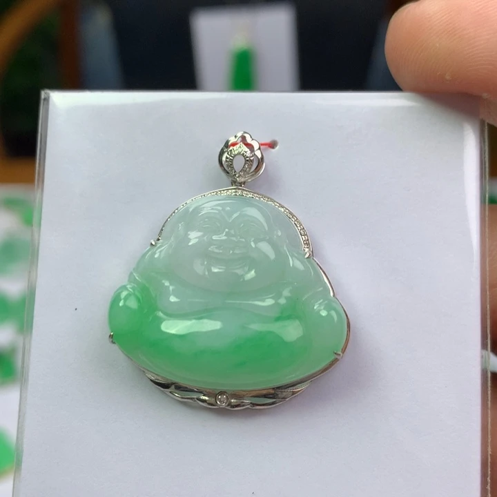 颈饰18K金镶嵌翡翠