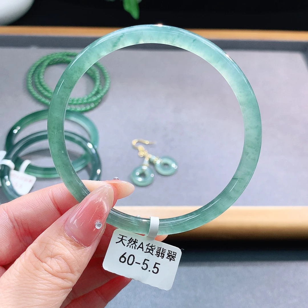 未镶嵌手镯（圆镯）翡翠