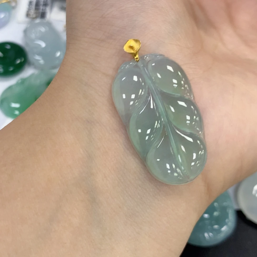 颈饰18K金镶嵌翡翠