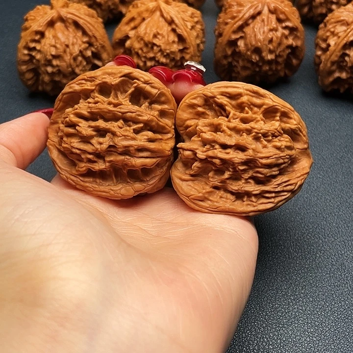 文玩核桃吊坠手****忈虎头