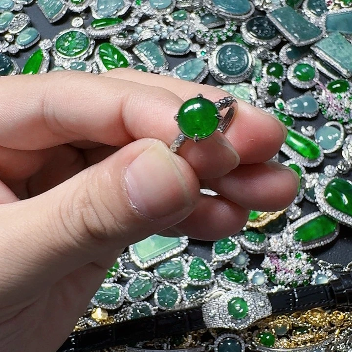 翡翠颈饰未镶嵌天然A货翡翠放漏