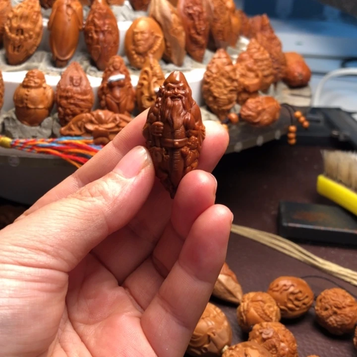 一***哥吊坠橄榄核橄榄核雕刻手把件