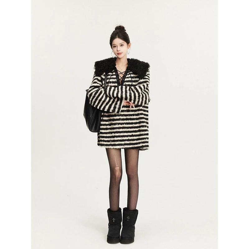 cchun纯子  巴恩风 毛领可拆卸 亲肤卷毛黑白条纹绑带V领宽松毛衣