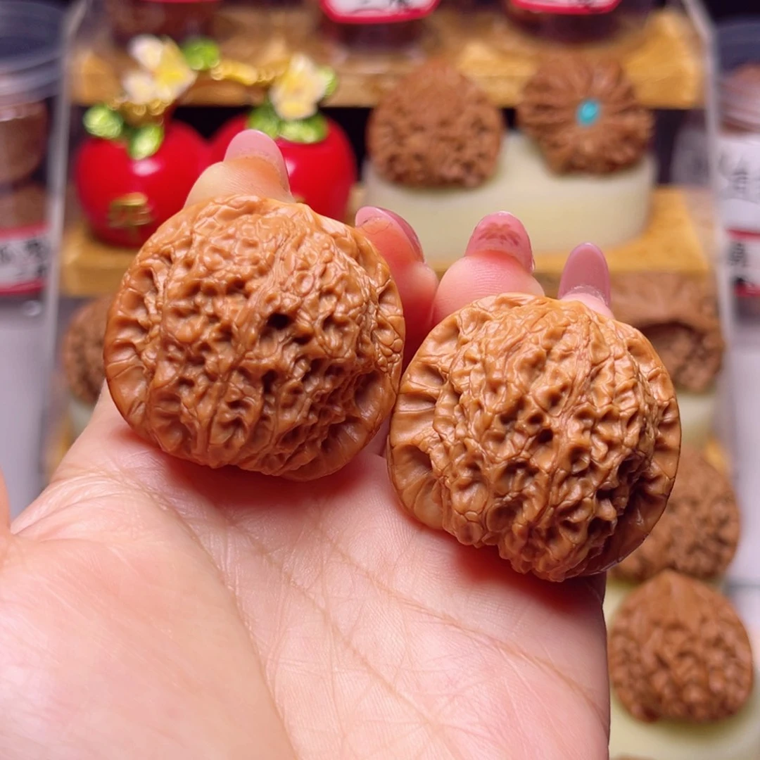 文玩核桃吊坠38尺血麒麟