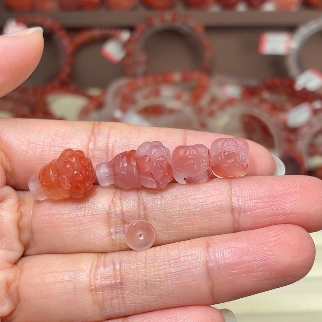 霂***·南红玛瑙未镶嵌颈饰5个