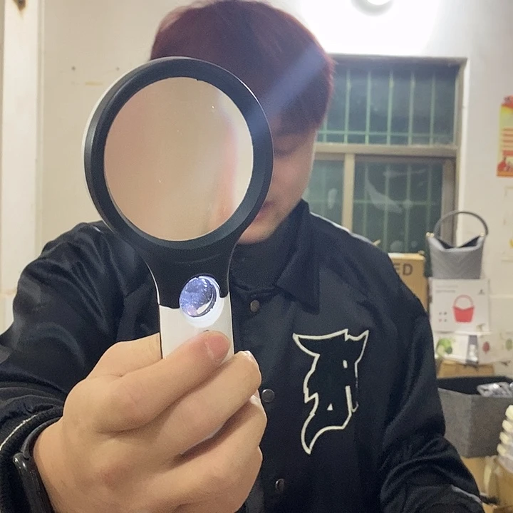 开播福利led灯放大镜