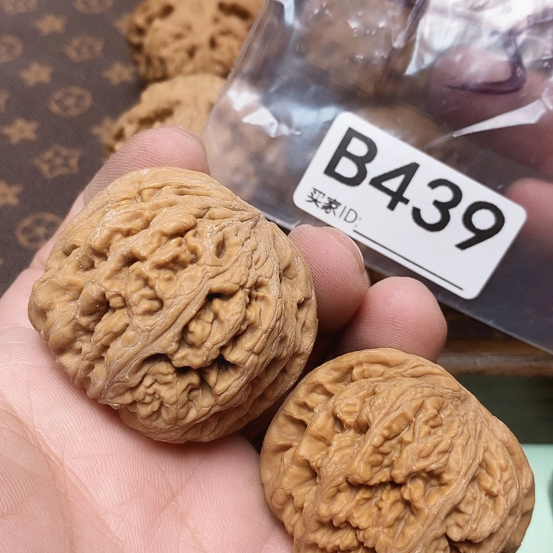 文玩核桃把件粗筋43。