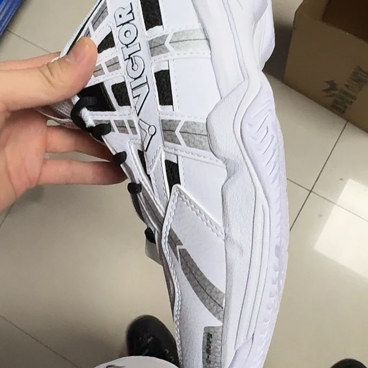 43码羽毛球鞋子歇息